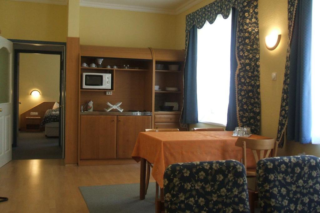 Kikelet Club Hotel Miskolc Room photo